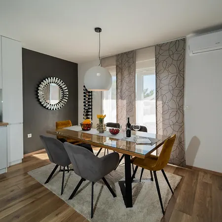 Aria With A Private Heated Pool