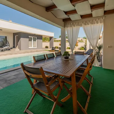 ヴィラ Aria With A Private Heated Pool *