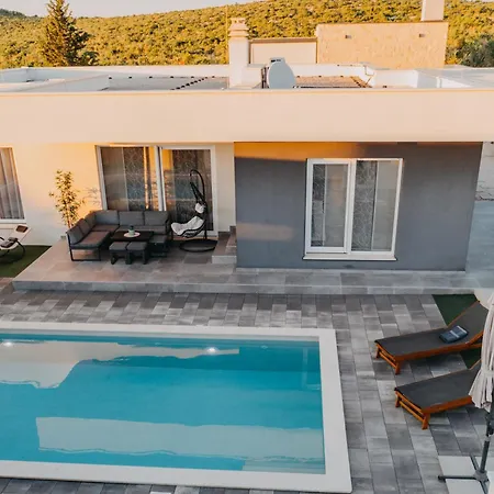 Aria With A Private Heated Pool ヴィラ *