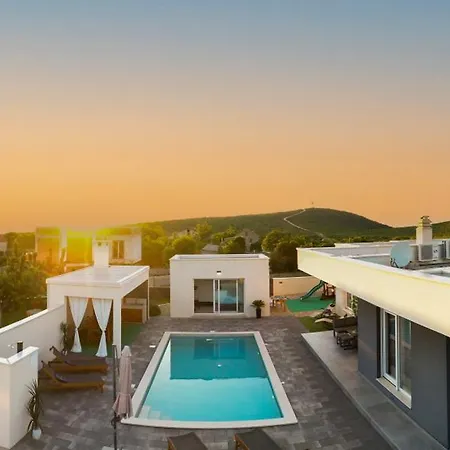 ヴィラ Aria With A Private Heated Pool Debeljak
