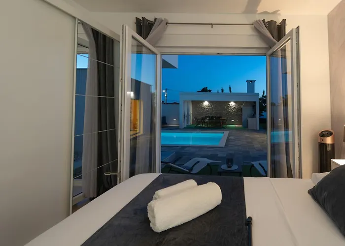 Villa Aria With A Private Heated Pool