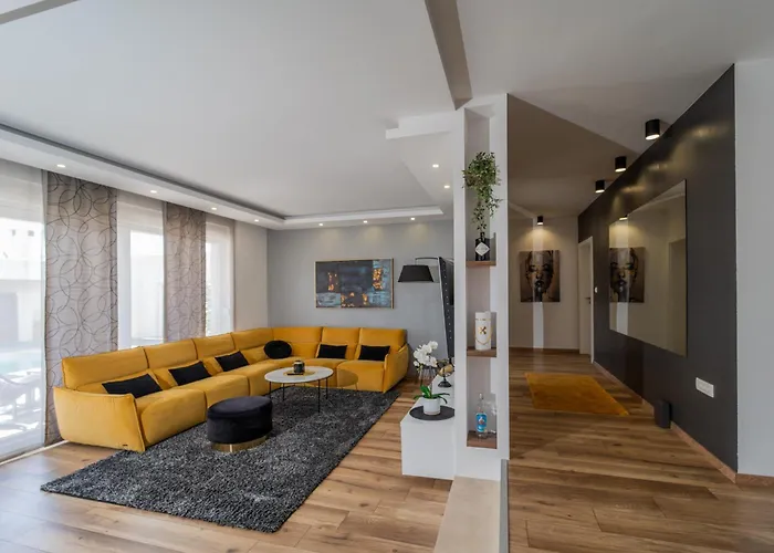 Villa Aria With A Private Heated Pool