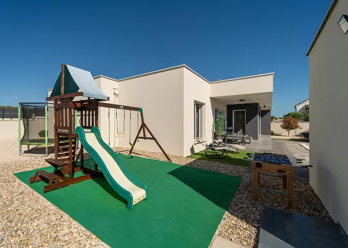 Aria With A Private Heated Pool Debeljak