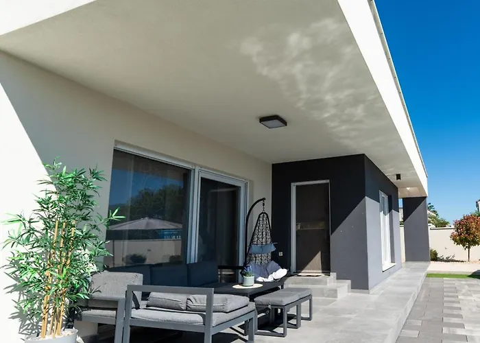 Aria With A Private Heated Pool