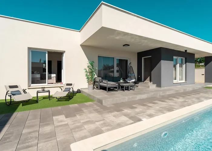 Aria With A Private Heated Pool Villa