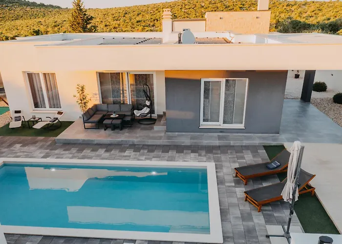 Aria With A Private Heated Pool Villa *