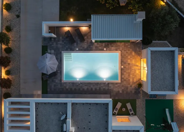 Villa Aria With A Private Heated Pool *