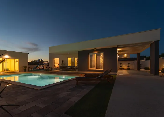 Willa Aria With A Private Heated Pool Debeljak