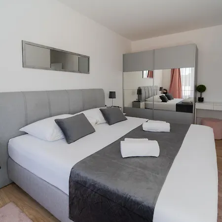 Aria With A Private Heated Pool *