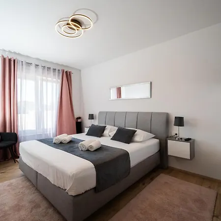 Aria With A Private Heated Pool Debeljak