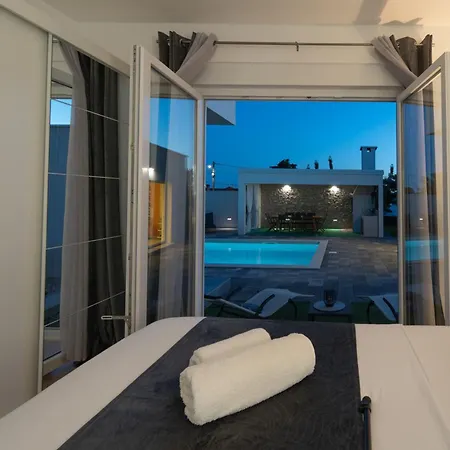 Villa Aria With A Private Heated Pool