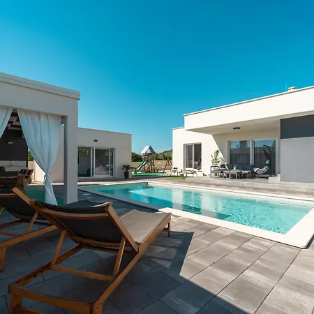 Villa Aria With A Private Heated Pool *