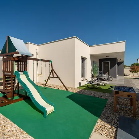 Aria With A Private Heated Pool Debeljak