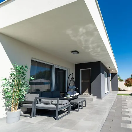 Aria With A Private Heated Pool