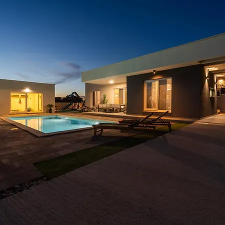 Aria With A Private Heated Pool