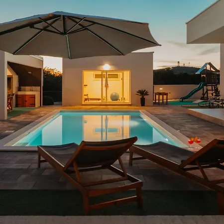 Aria With A Private Heated Pool *