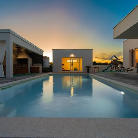 Aria With A Private Heated Pool
