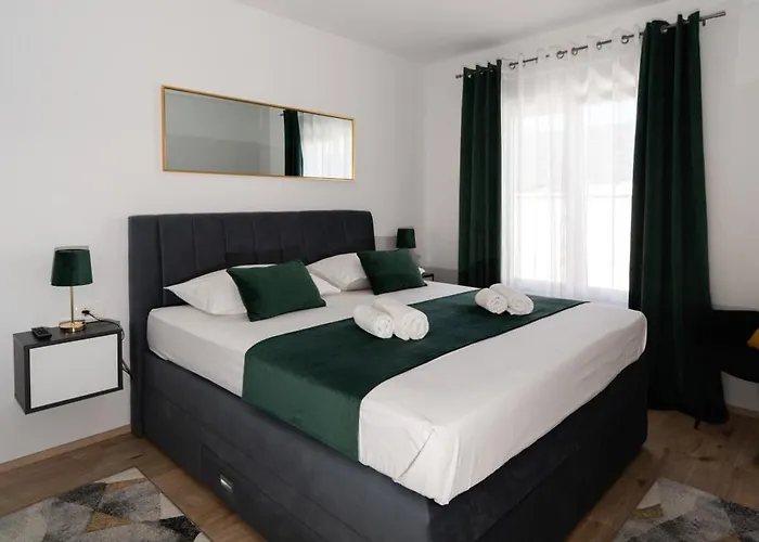 Aria With A Private Heated Pool