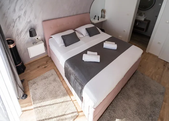 Aria With A Private Heated Pool