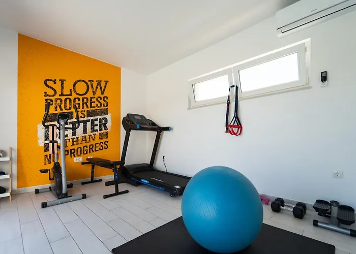 Aria With A Private Heated Pool