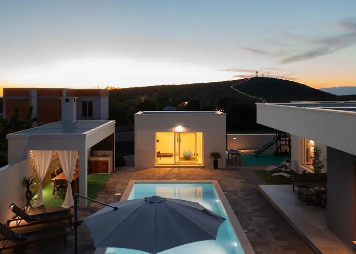 Aria With A Private Heated Pool Вилла Debeljak