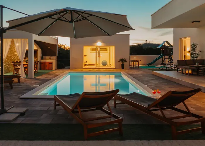 Aria With A Private Heated Pool *